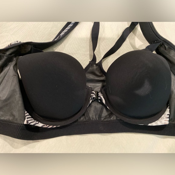 Victoria’s Secret Sports Bra - Picture 3 of 3